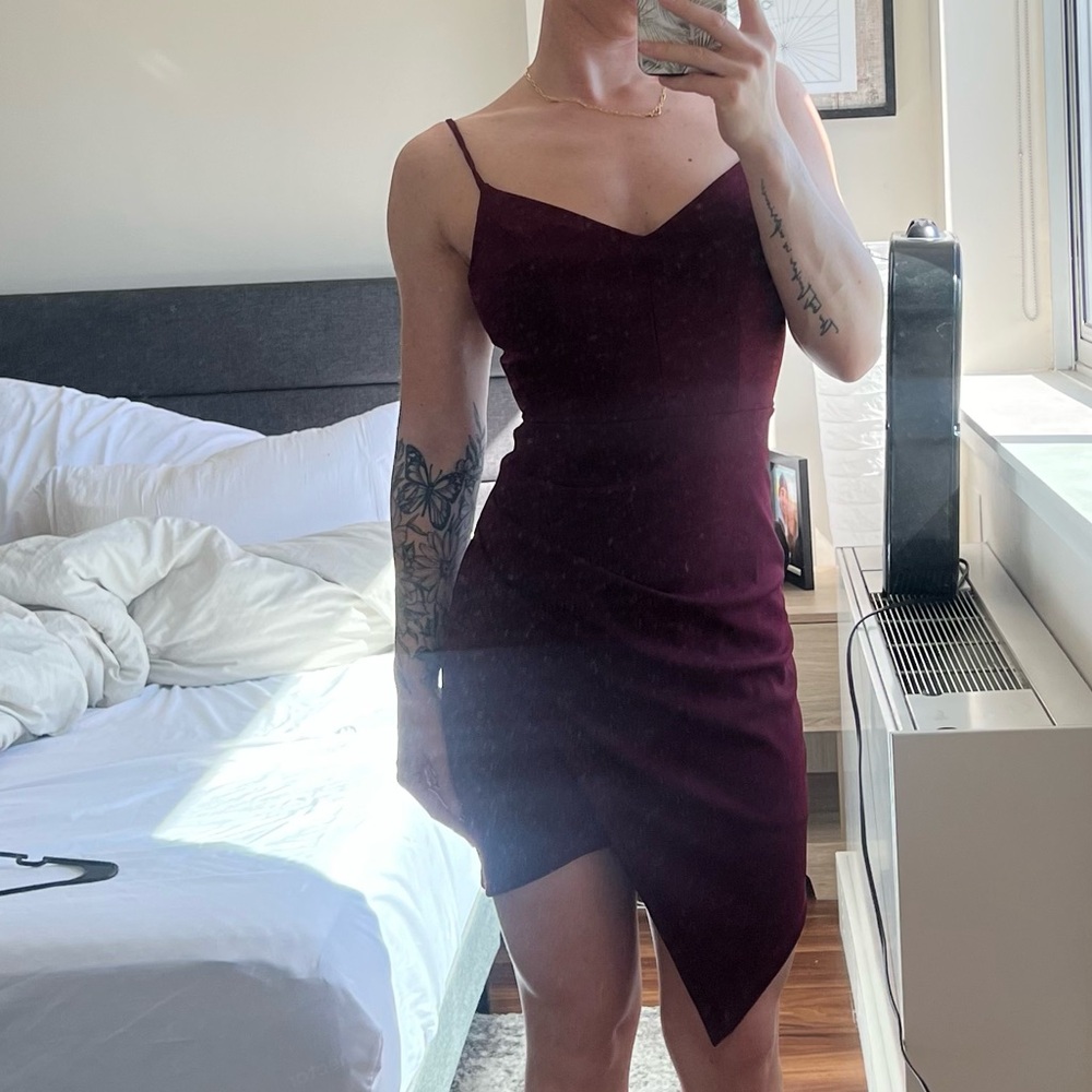 Elegant Burgundy Spaghetti Strap Dress